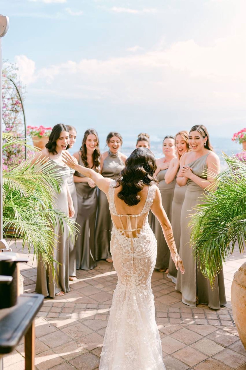 Bridesmaids in yellow dresses in Puglia